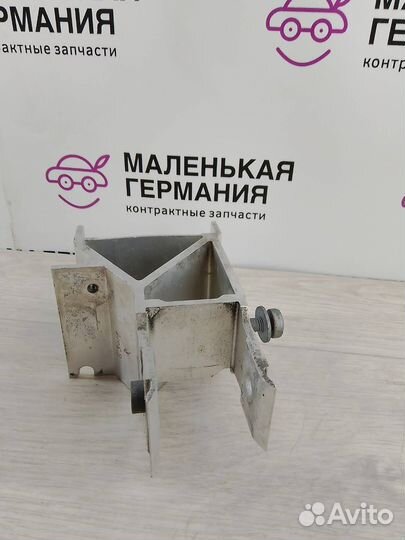 Кронштейн (крепление) левый BMW M5 F90 G30 2017