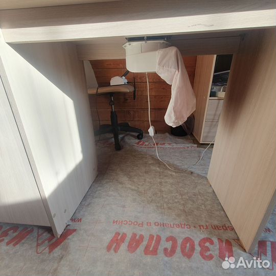 Маникюрный стол с вытяжкой бу