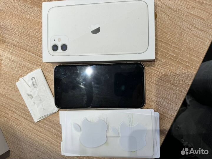 iPhone 11, 64 ГБ