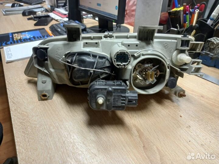 Фара правая Nissan Primera P11E 1996-2002г