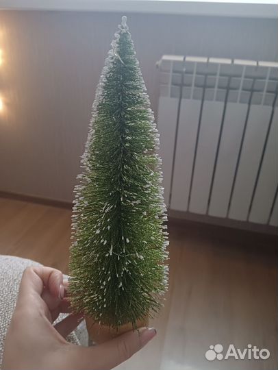 Мини-елочка с гирляндой