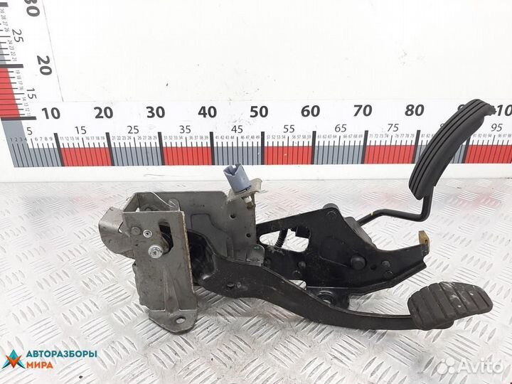 Педаль Renault Kangoo рест. 2009
