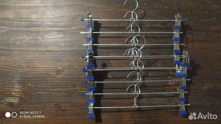 Вешалка металлическая