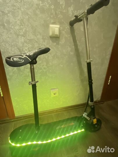 Электросамокат с сиденьем для детей