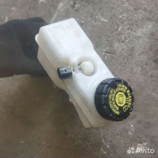 Главный тормозной цилиндр Renault Logan 2