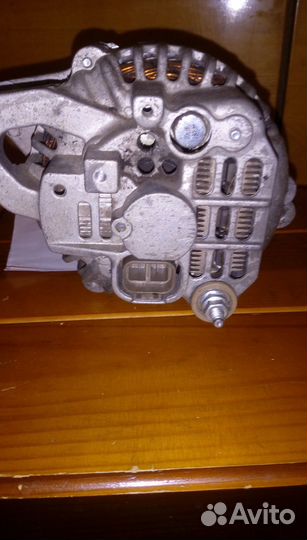 Генератор на mitsubishi lancer 7,мираж и кольт