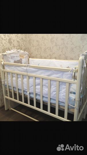 Детская кроватка с продольным маятником