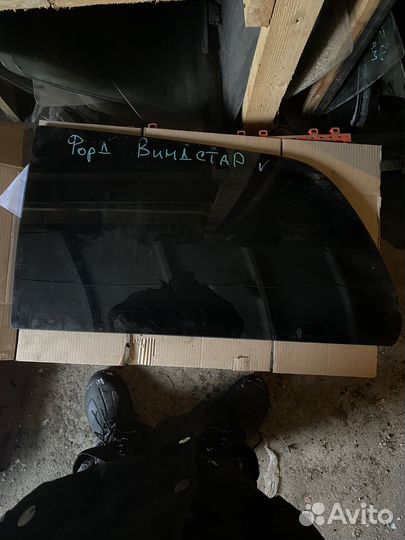 Стекло собачника левое Ford Windstar 2