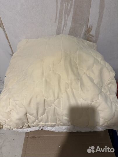 Подушка цена за две цвет молочный и белый