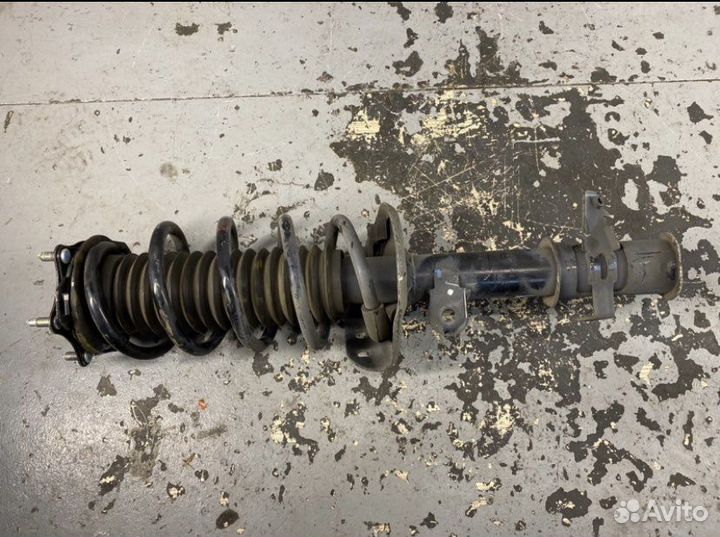 Амортизатор передний левый Honda CR-V 4 RM