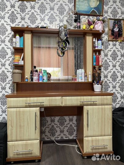 Трюмо с зеркалом