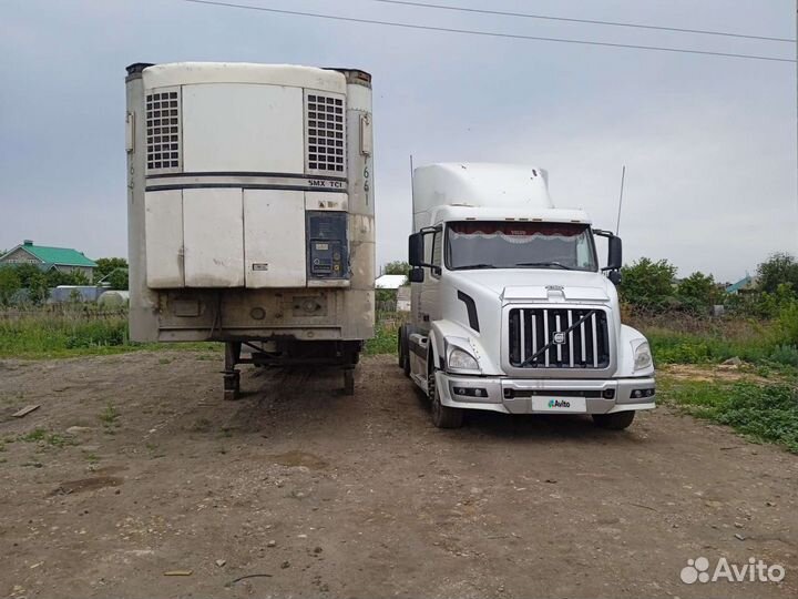 Volvo VNL 64T с полуприцепом, 2003