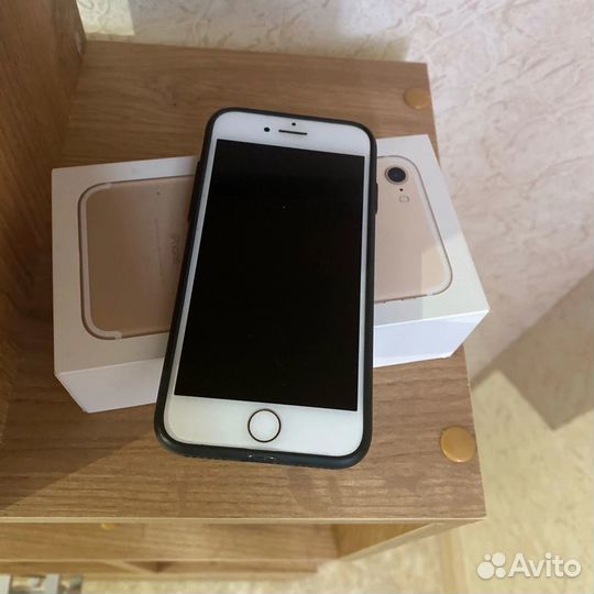Телефон iPhone 7