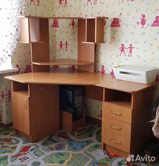 Продаю компьютерный стол