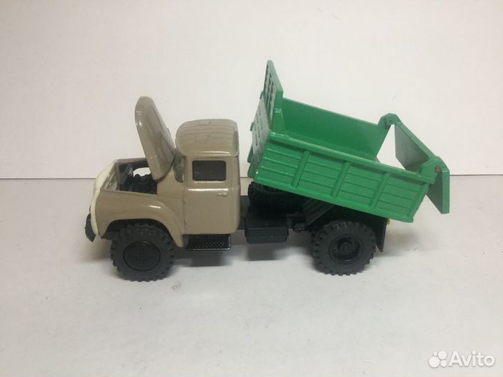 М 1:43. Модель самосвала ммз 4502 на шасси ЗИЛ 130
