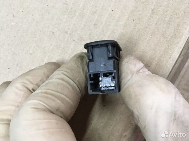 Кнопка сигнализации Тигуан 1 Поло 5 Гольф 6 Рапид