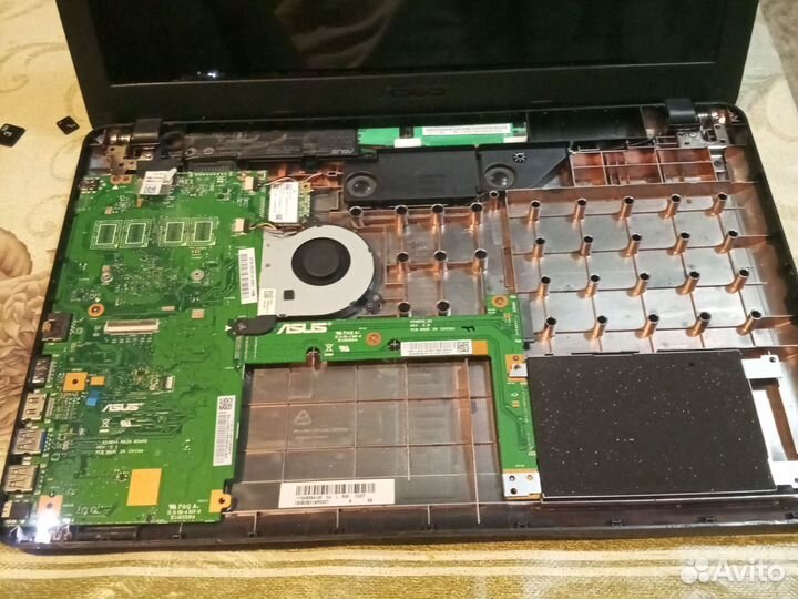 Ноутбук Asus r540s, все комплектующие в есть