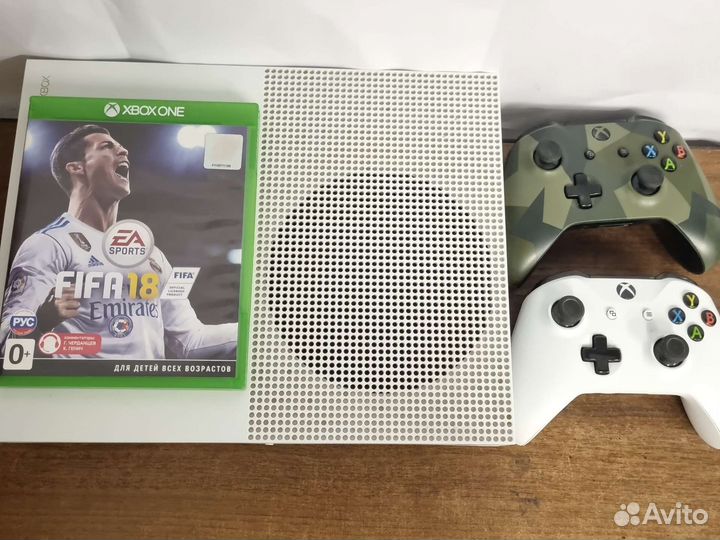 Xbox One S 1000 гб с играми