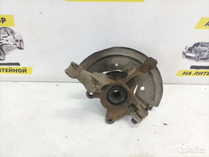 Кулак передний левый Renault Logan 2