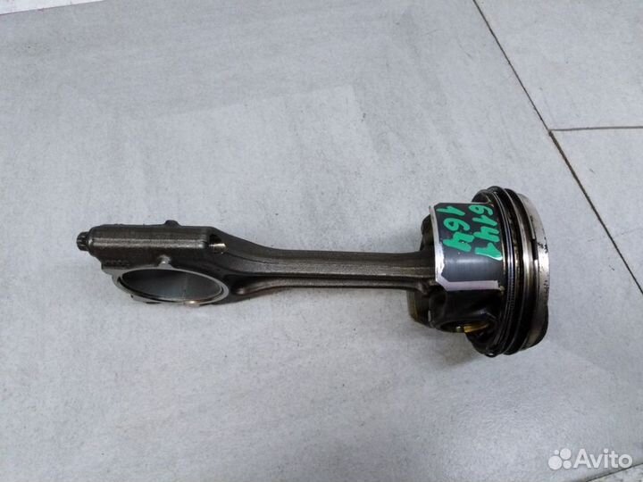 Поршень с шатуном 06K107065A