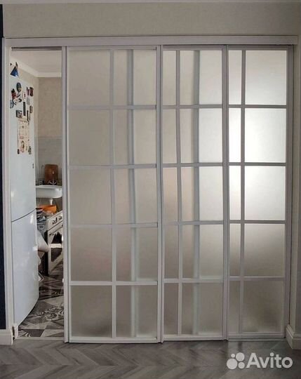 Раздвижная перегородка с матовым стеклом