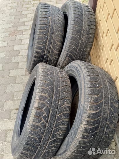 Bridgestone Ice Cruiser 7000 215/60 R17