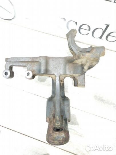 Кронштейн крепления переднего стабилизатора