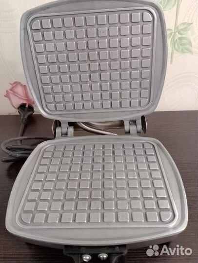 Вафельница 