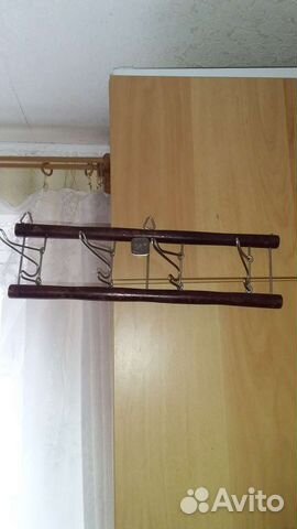 Вешалка для одежды, крепится на стену или дверь