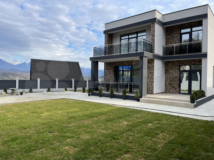 Дом 200 м² на участке 4,5 сот.