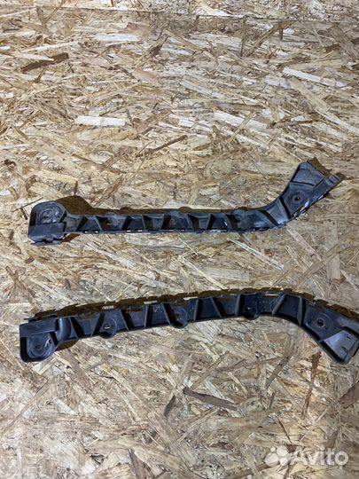 Кронштейн заднего бампера Skoda Octavia A7 13-21