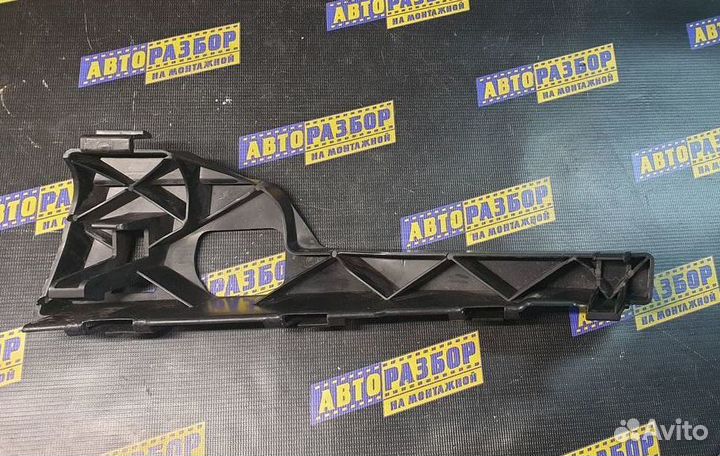 Кронштейн переднего бампера правый Ford Focus