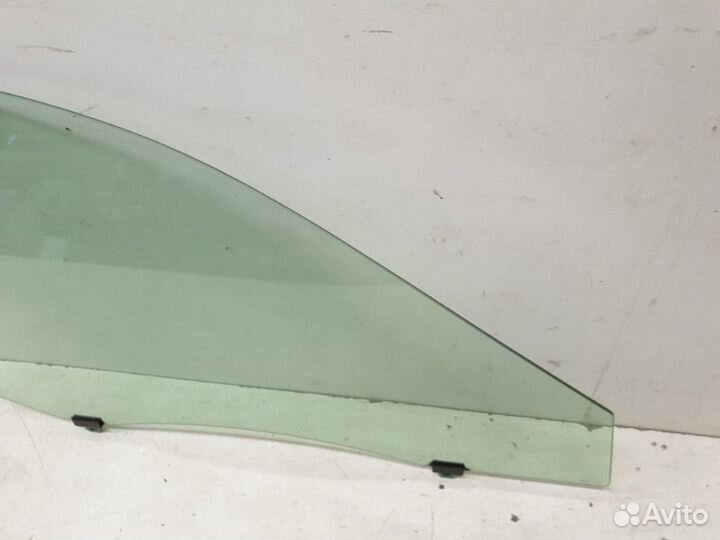 Стекло двери переднее правое Toyota Camry 30
