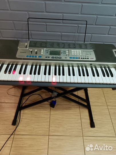 Синтезатор casio Lk-215