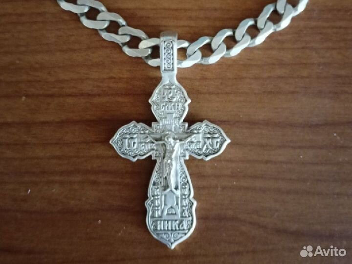 Серебряная цепь с крестом