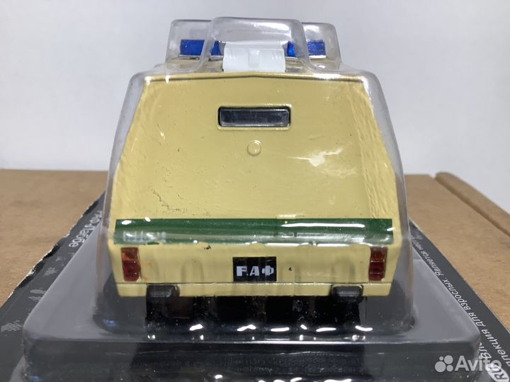 Модель автомобиля раф-Лаббе 1:43 деа