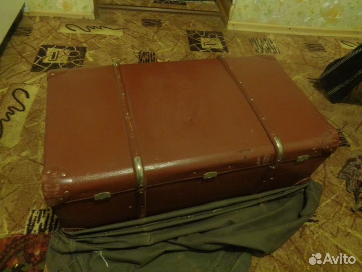 Винтажный чемодан