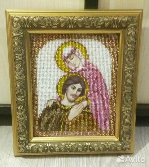 Иконы и картины вышиты из бисера