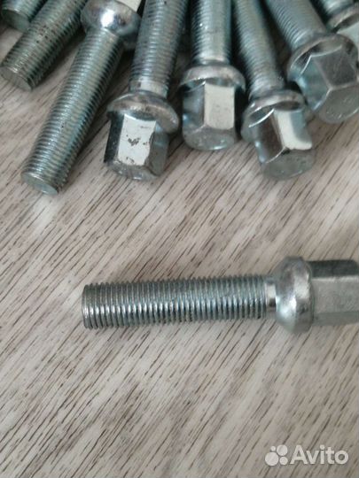 Колесные болты 14х1.5 10.9