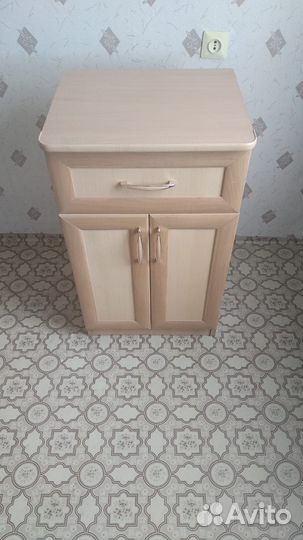 Тумбочка