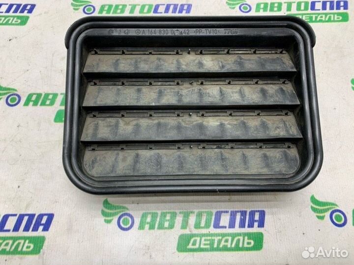 Решетка вентиляционная задняя Mercedes Benz