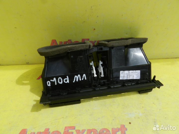 Дефлектор Центральный Volkswagen Polo SDN 11-17