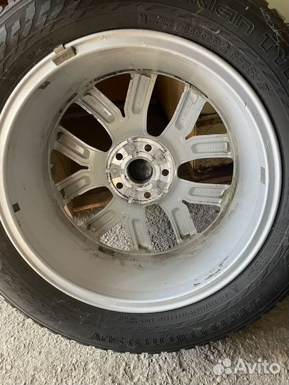 Nokian Tyres Hakkapeliitta 9 SUV 235/55 R18 104D