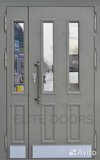 Двустворчатая металлическая дверь с багетом