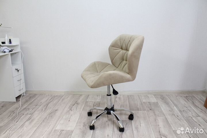 Стул мастера на колесиках, Ракушка, велюр, бежевый