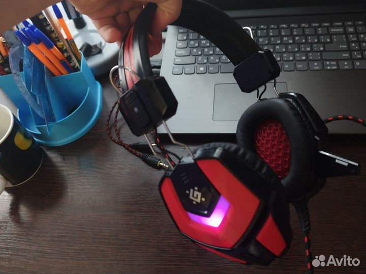 Проводные наушники