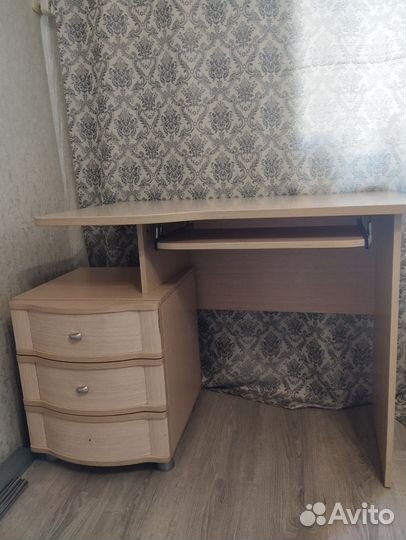 Письменный стол