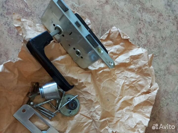 Замки разные на перебор, запчасти