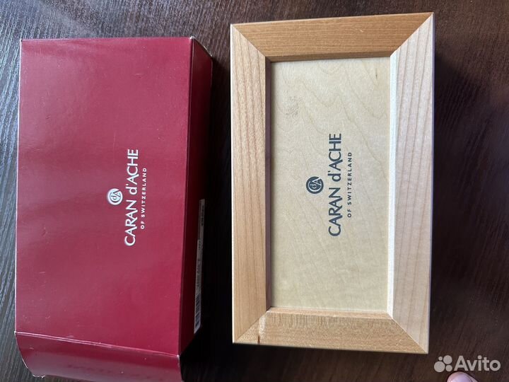 Ручка caran d ache 4490.008 F золотая