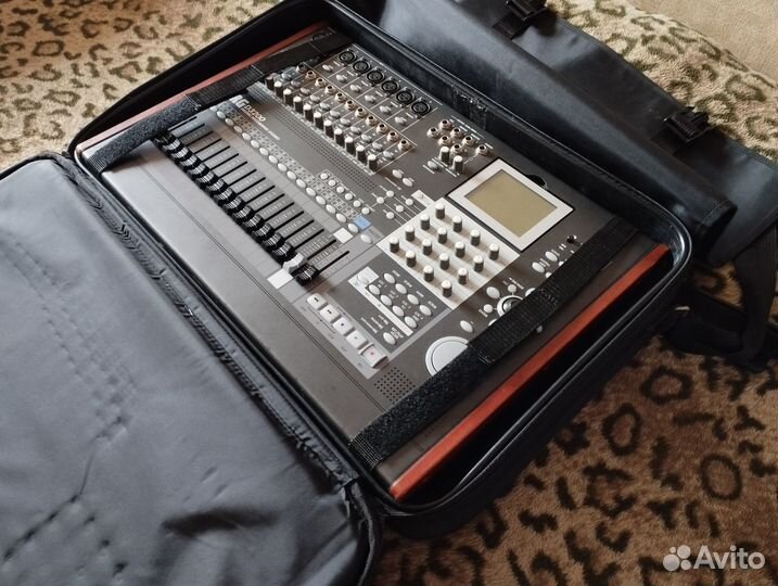 Цифровая портостудия Korg D3200 (с сумкой)